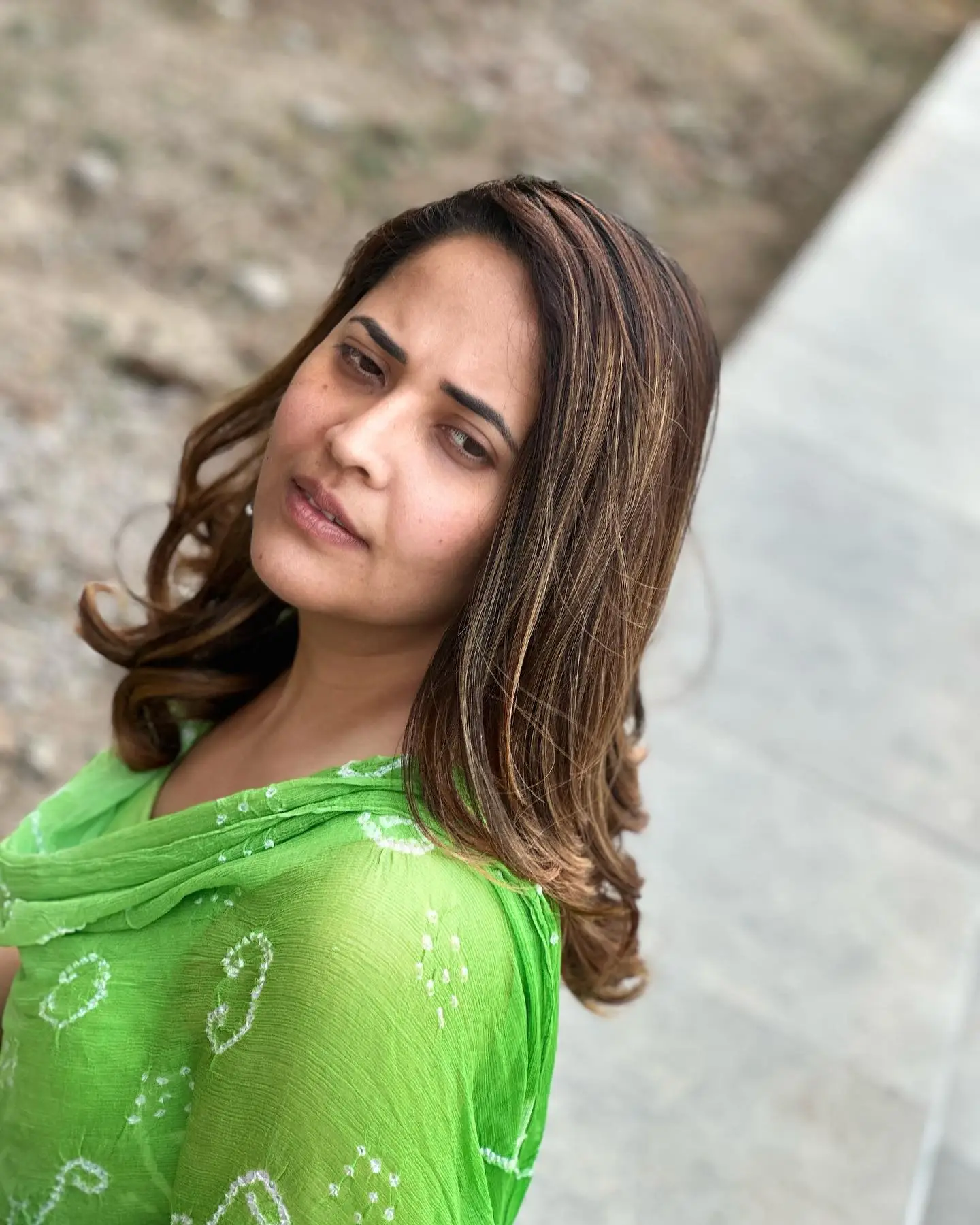 ANASUYA BHARADWAJ WITHOUT MAKEUP FACE IN GREEN DRESS 2